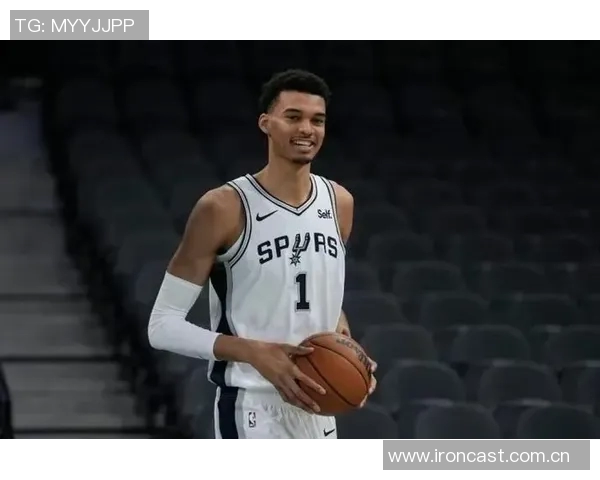 文班亚马亲自揭晓身高秘密光脚状态下竟达七尺四寸